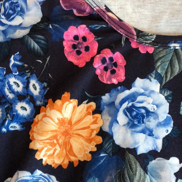 Lularoe everyday T - Picture 3 of 6